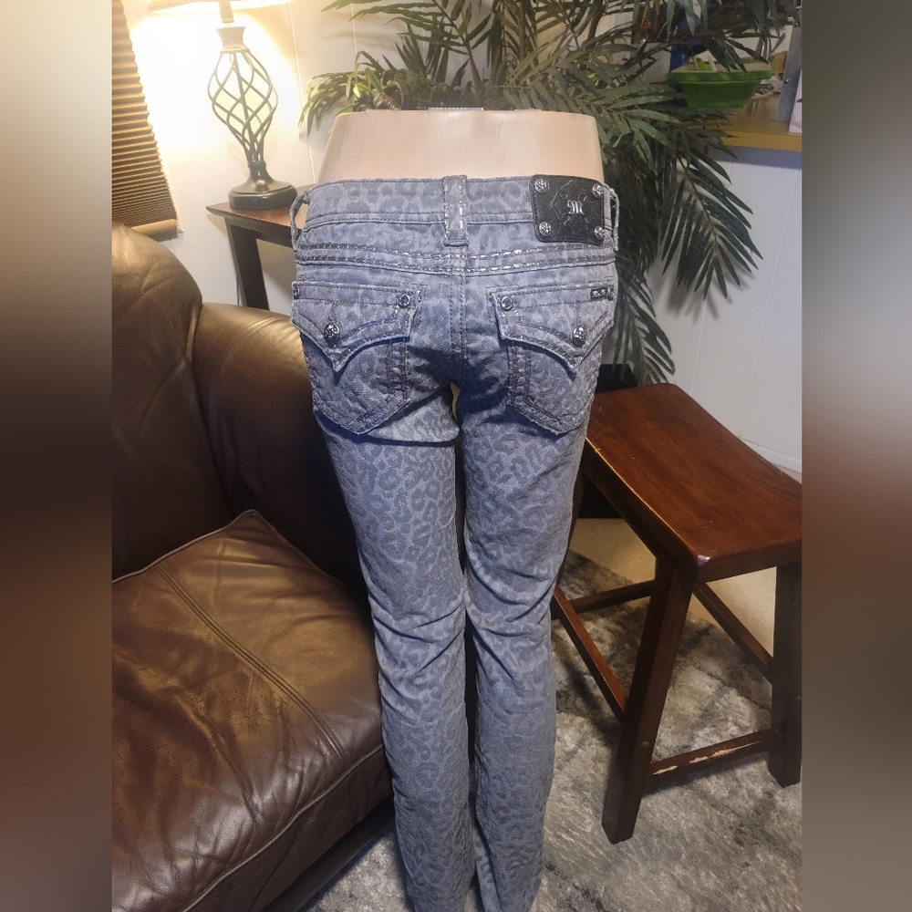 Miss me blk leopard cargos size 28